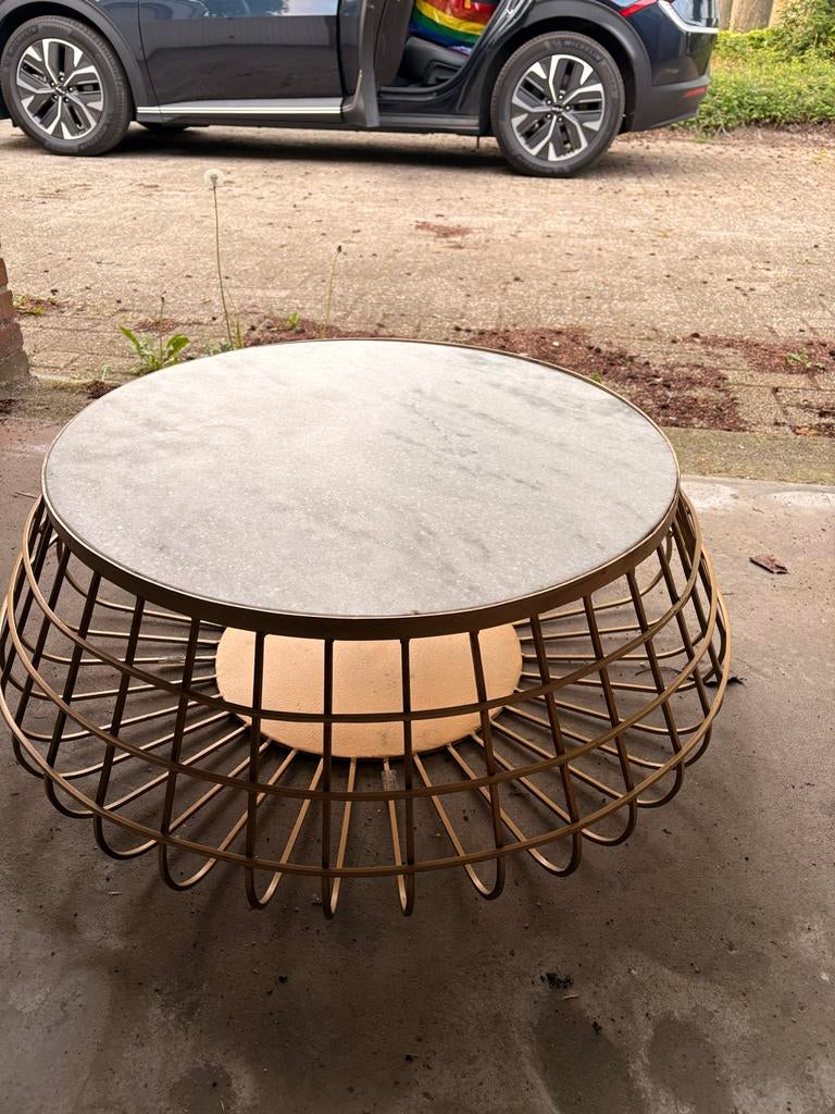 Ronde salontafel met marmeren blad en gouden onderstel, Overige materialen, Minder dan 55 cm, Rond, Zo goed als nieuw