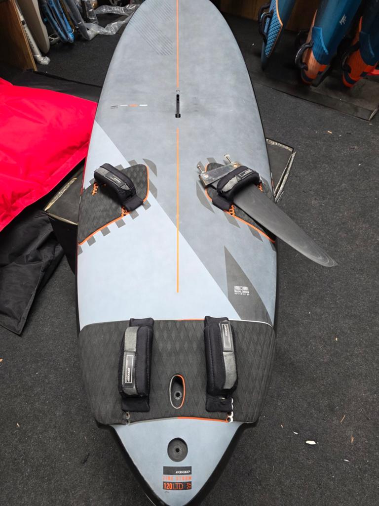 RRD Firestom 120 LTD Y30 demoboard, Watersport en Boten, Windsurfen, Gebruikt, Plank, Ophalen of Verzenden