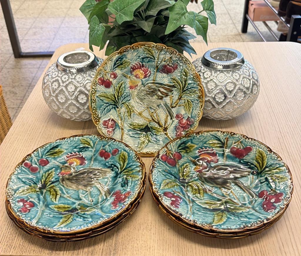 Set van 7 vintage majolica borden met vogeldecor, Antiek en Kunst, Ophalen