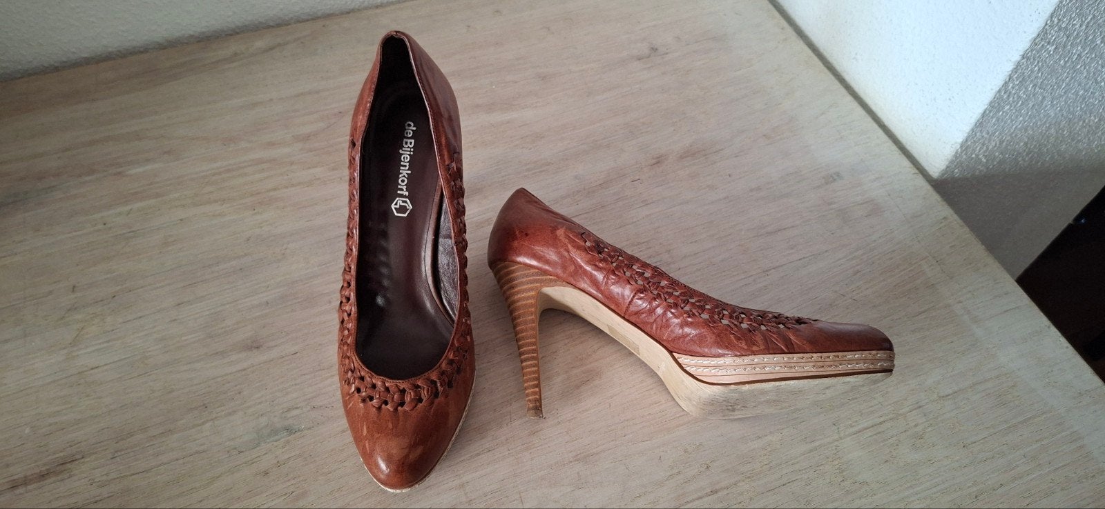 Bruin leren pumps. Maat 40. Van de Bijenkorf, Kleding | Dames, Pumps, Bruin, Bijenkorf, Ophalen of Verzenden