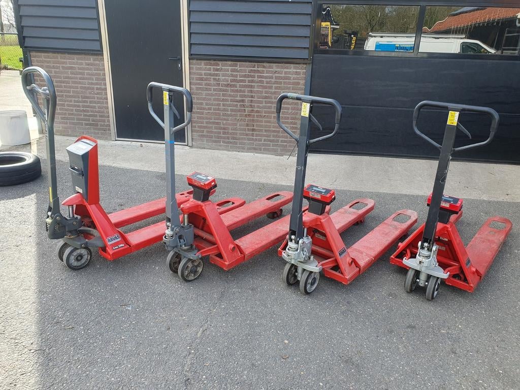 Palletwagen   meerdere aanwezig, Doe-het-zelf en Verbouw, Palletwagens en Pompwagens, Ophalen of Verzenden