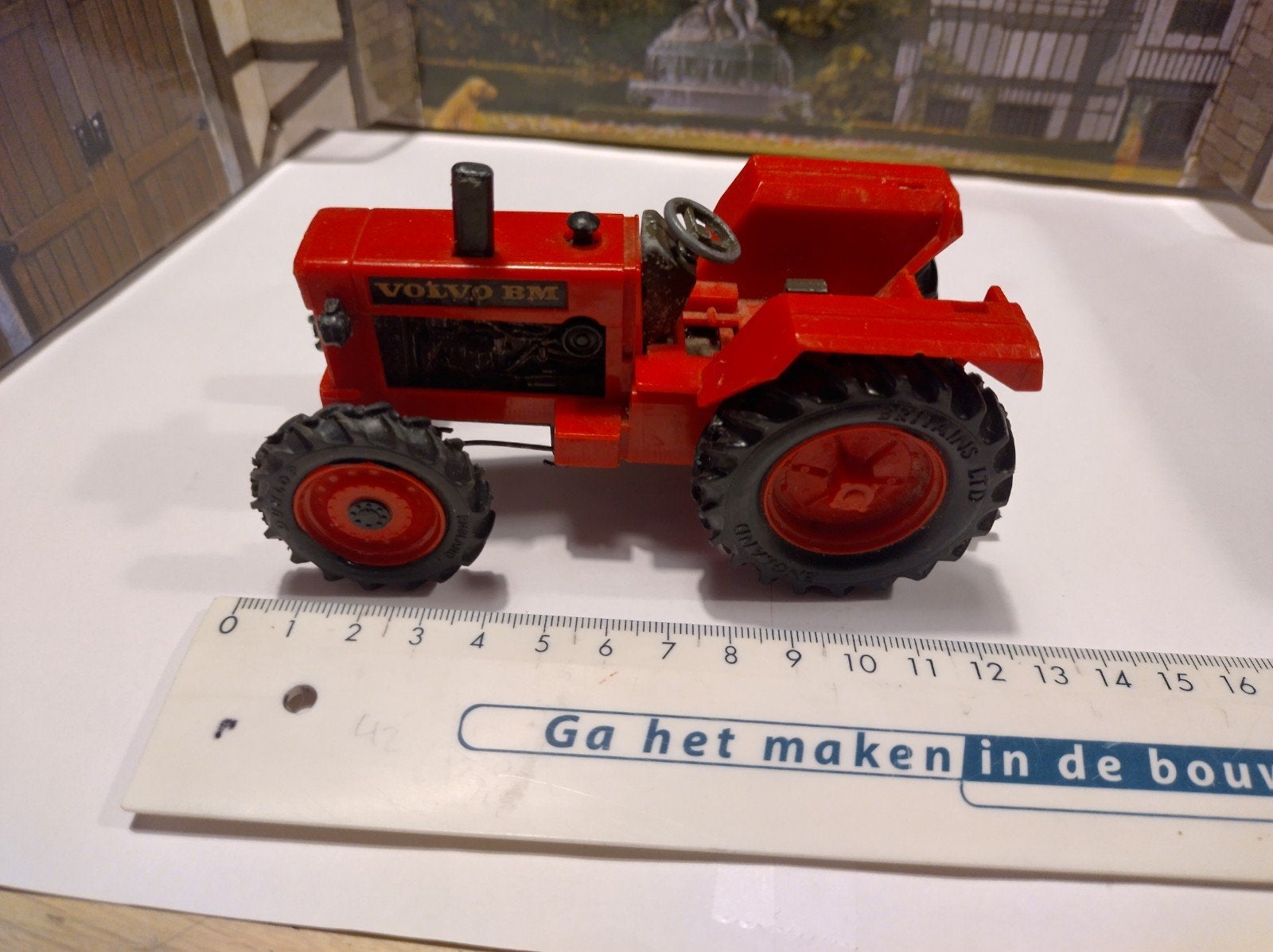 Volvo BM Trekker Schaalmodel - Rood, Ophalen of Verzenden, Gebruikt