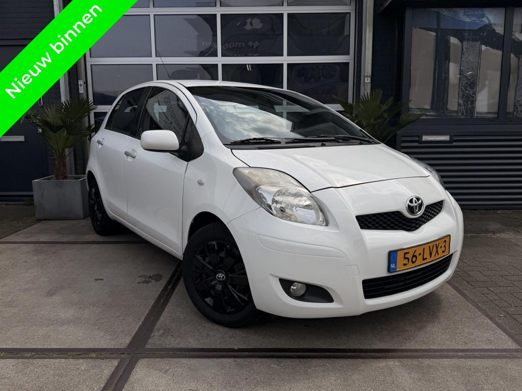 Toyota Yaris 1.3 VVTi Aspiration Automaat Navi PDC! Inruil m, Auto's, Automaat, 4 cilinders, Wit, Bedrijf