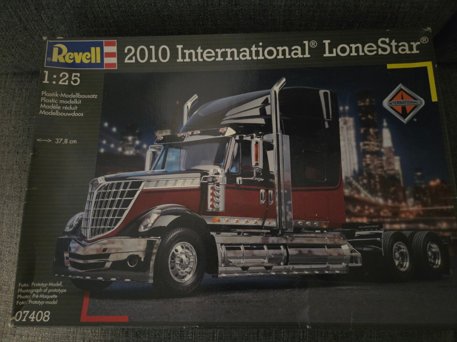 Revell nr.7408 2010 international lonestar, Auto, Revell, Groter dan 1:32, Nieuw