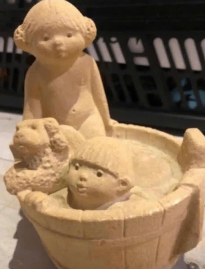 Marble Stone Beeld - Moeder met kindje en hond in tobbe -, Ophalen of Verzenden, Zo goed als nieuw, Mens