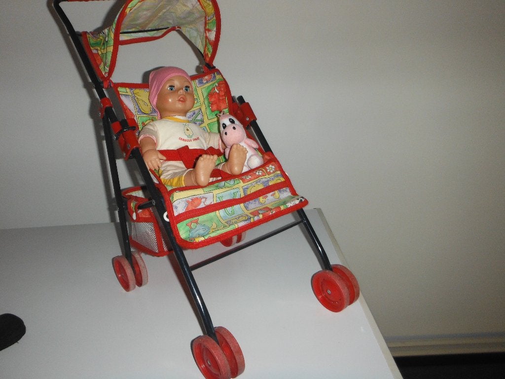 baby pop met wandelwagen, Kinderen en Baby's, Speelgoed | Poppen, Ophalen, Zo goed als nieuw, Babypop