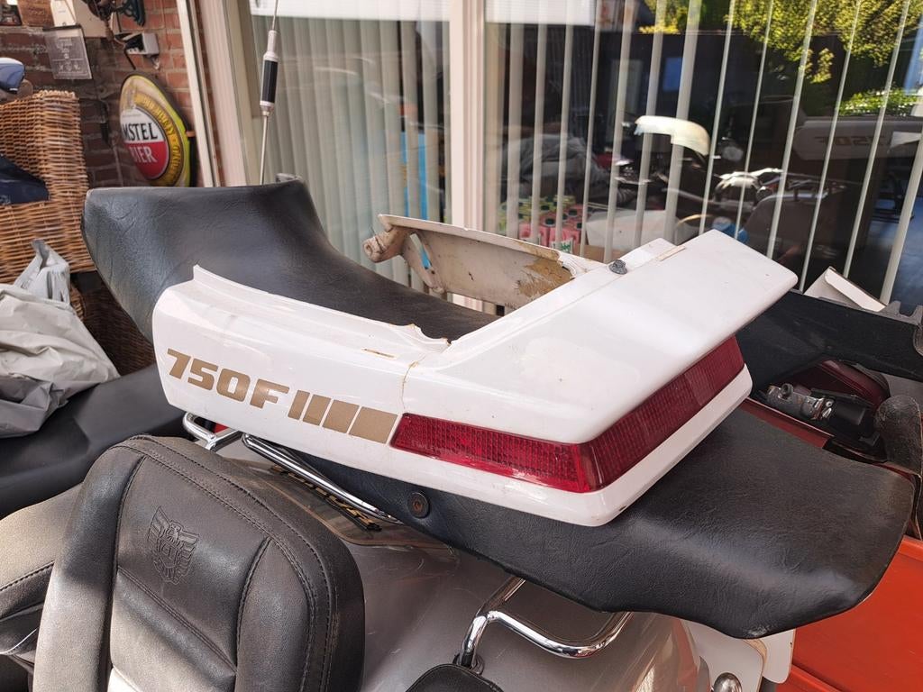GEZOCHT vfr750 bj1987 achter kap compleet, Ophalen of Verzenden