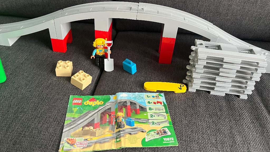 Duplo lego treinbrug en treinrails met opbergbox, Gebruikt, Overige thema's, Ophalen of Verzenden, Compleet