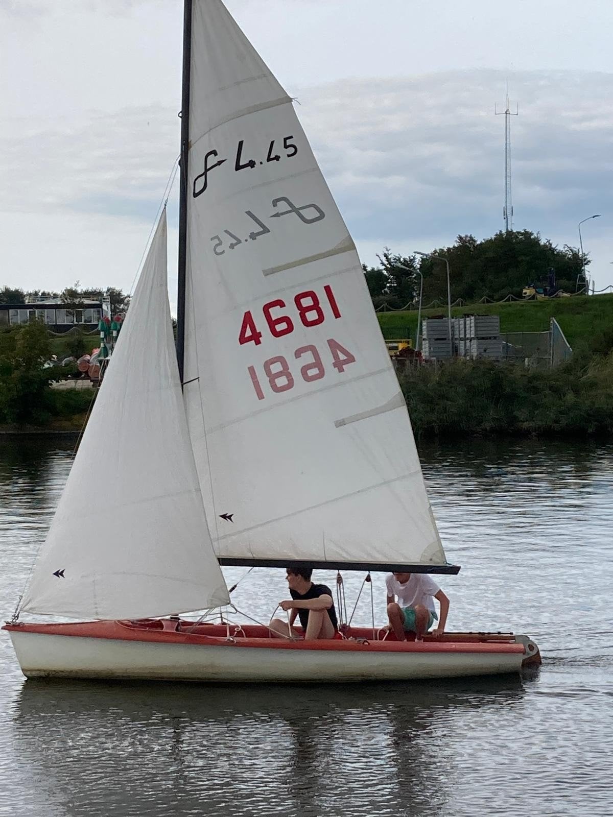 Simoun 4.45 inclusief trailer, Watersport en Boten, Open zeilboten, Overige typen, Ophalen, Polyester, Spinnaker