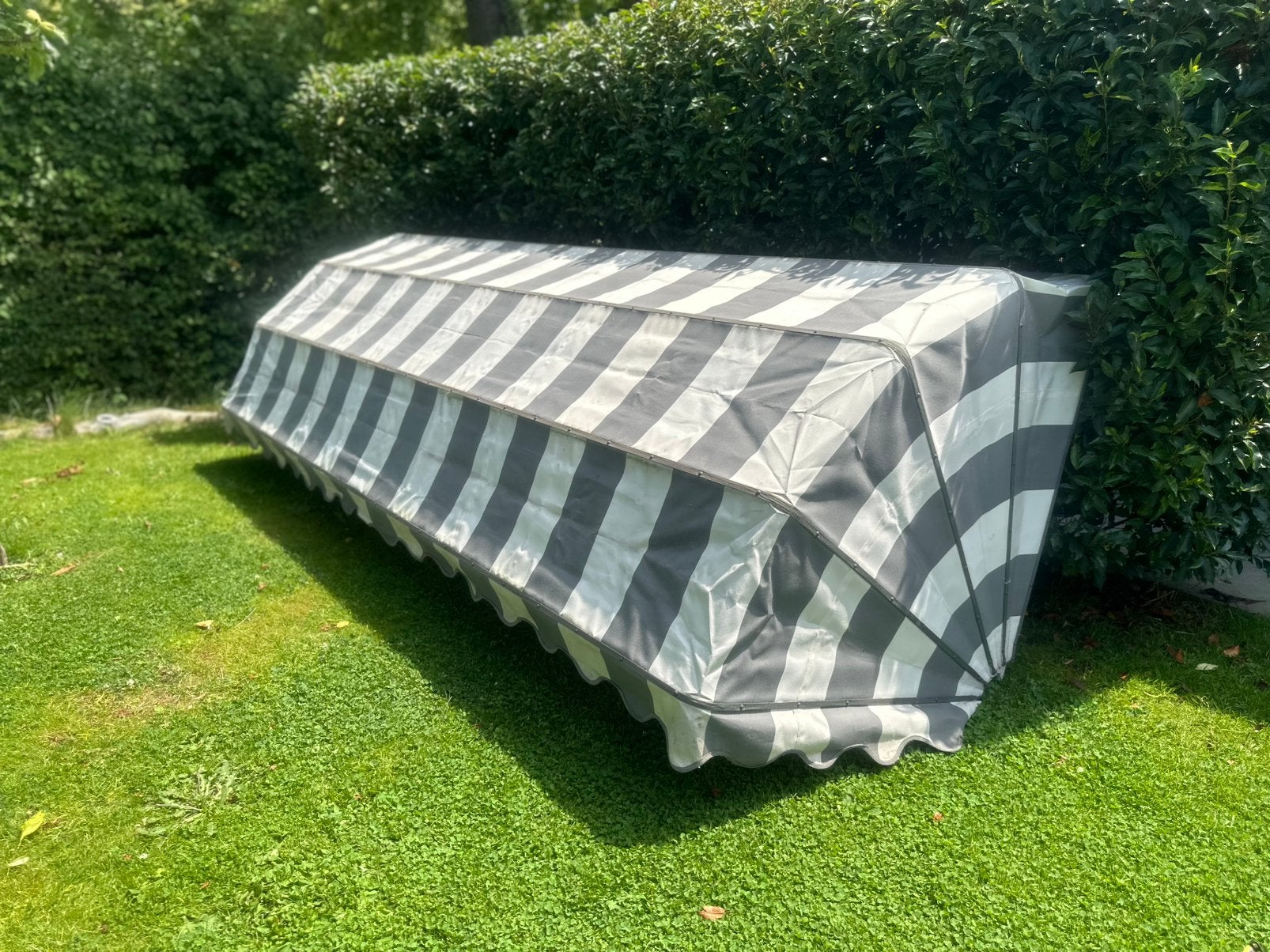 Grijs wit gestreept markies 310 cm breed en uitval 100 cm., Ophalen, Gebruikt, Markies, 250 cm tot 450 cm