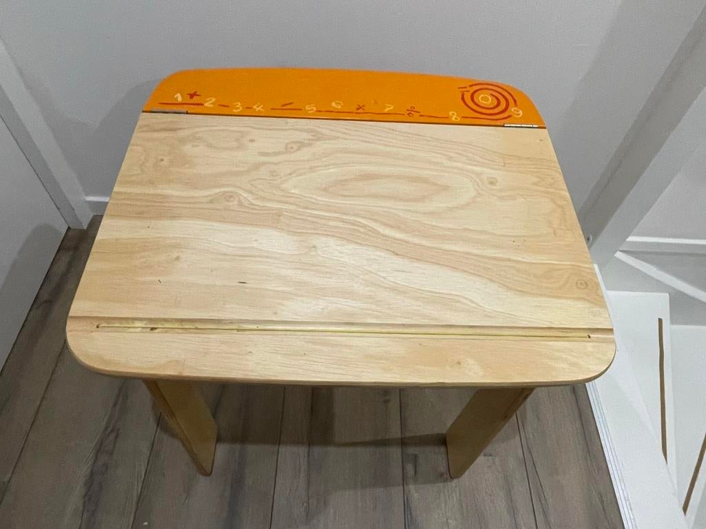 Teken tafel / kinder bureau met 2 stoeltjes, Ophalen, Zo goed als nieuw