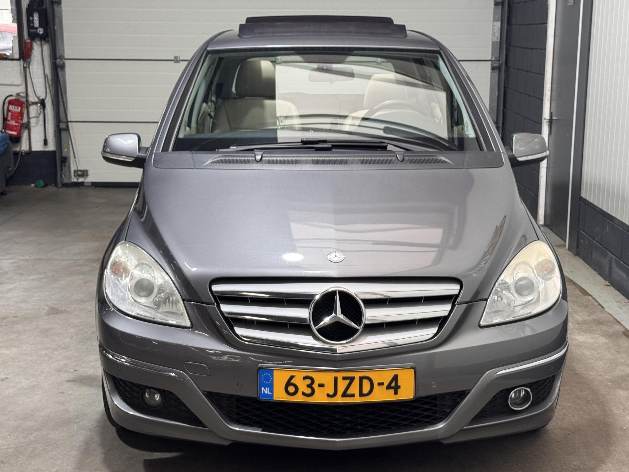 Mercedes-Benz B-klasse 180 BlueEFFICIENCY Business CLass, Voorwielaandrijving, Gebruikt, Beige, 4 cilinders