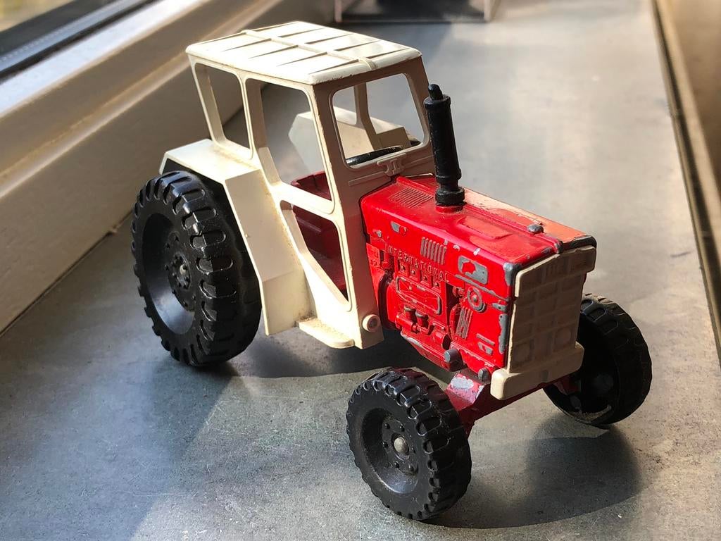INTERNATIONAL HARVESTER - LONE STAR ENGLAND 1:32, Ophalen of Verzenden, Gebruikt, Tractor of Landbouw, Overige merken