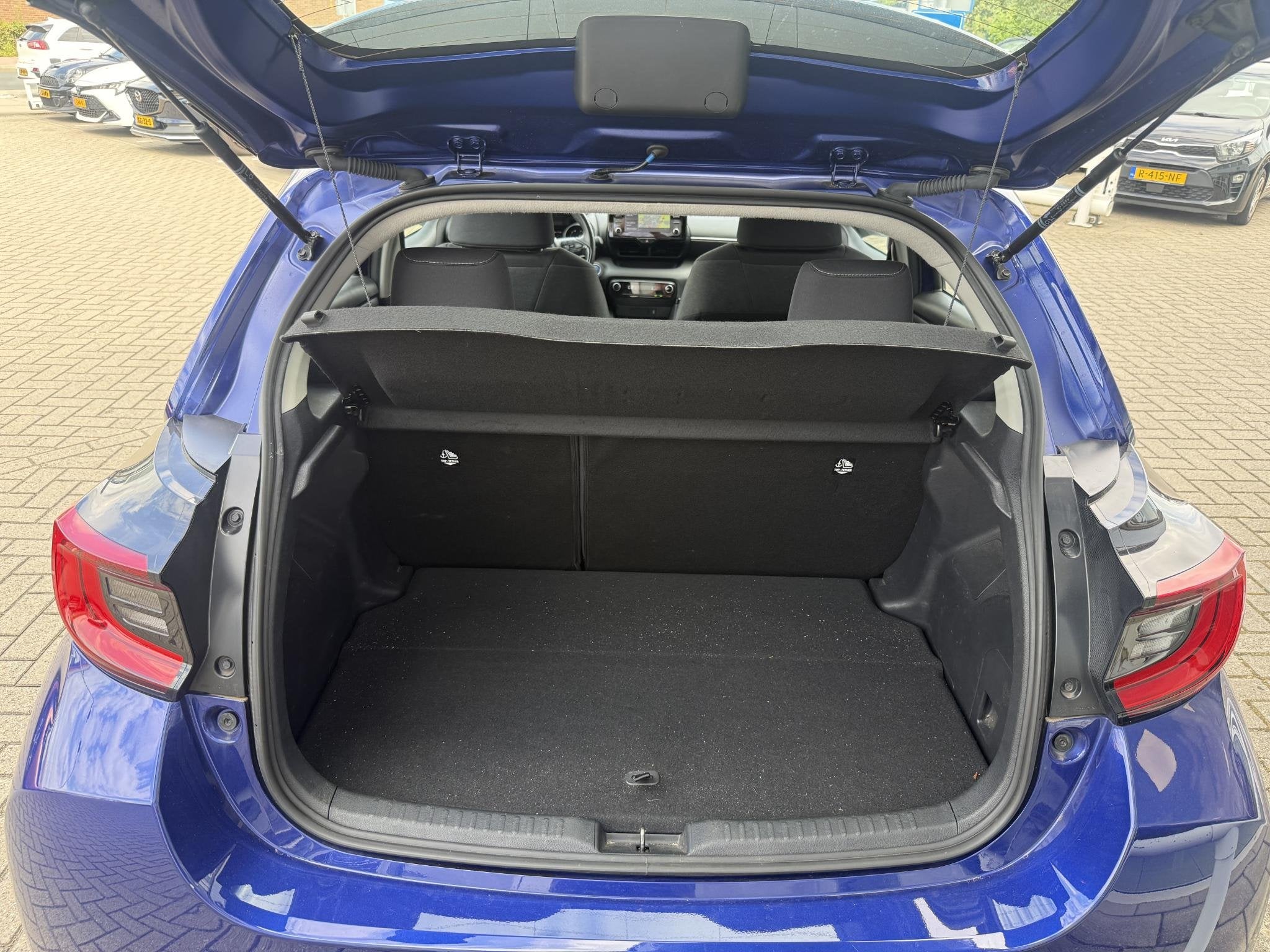 Toyota Yaris 1.5 Hybrid Dynamic Origineel NL auto, 1e eigena, Gebruikt, Blauw, 49 €/maand, Bedrijf