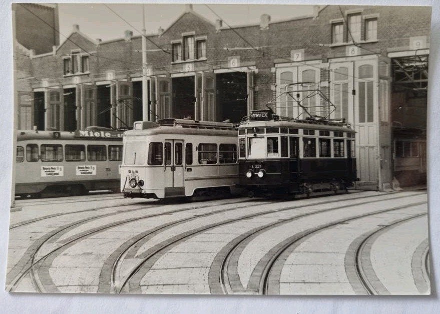 Foto Den Haag Rem Lijsterbesstraat met oude trams, 1980 tot heden, Foto, Ophalen of Verzenden, Zo goed als nieuw