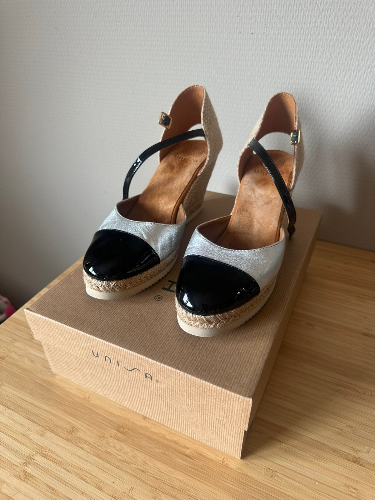 UNISA espadrilles met sleehak, Overige kleuren, Ophalen of Verzenden, Zo goed als nieuw, Espadrilles of Moccasins