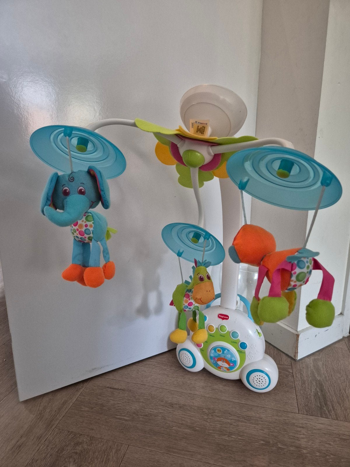 Tiny Love Mobiel met licht, geluid en wieltjes, Ophalen, Zo goed als nieuw, Mobiel, Met licht