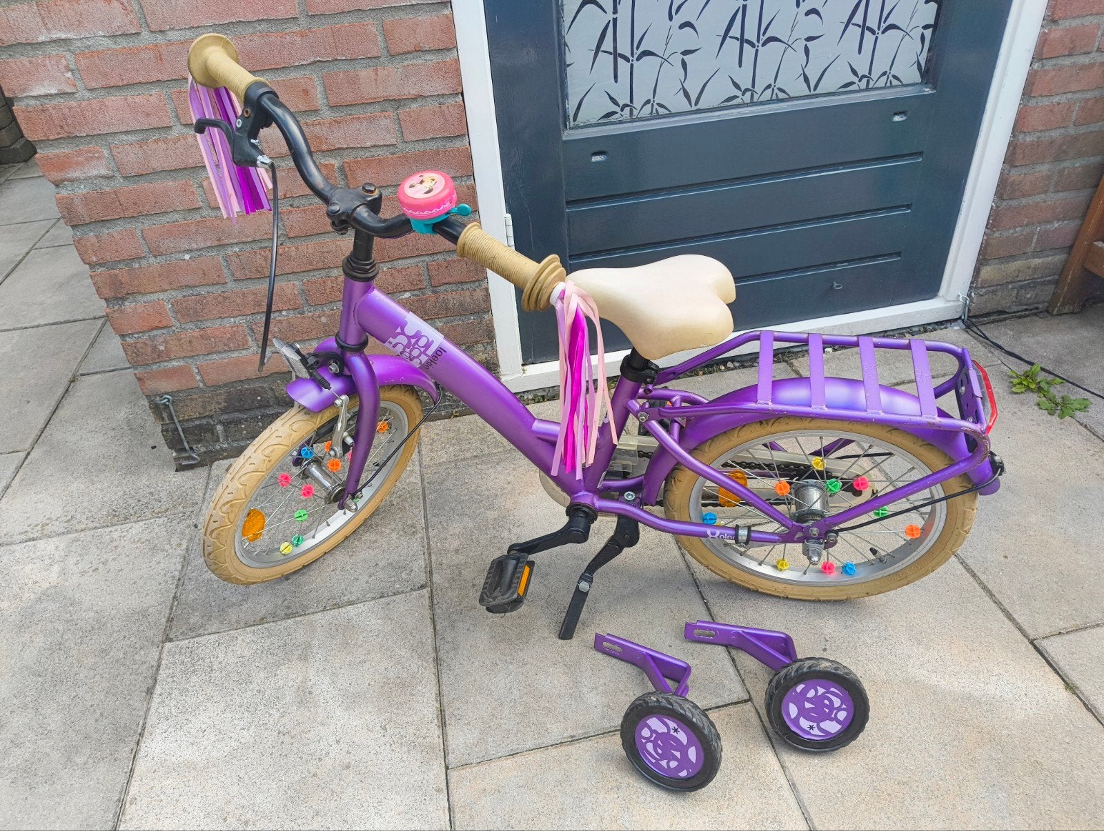 Loekie meisjesfiets 16 inch met zijwielen - Emmeloord, Ophalen, Terugtraprem, Zijwieltjes, Loekie