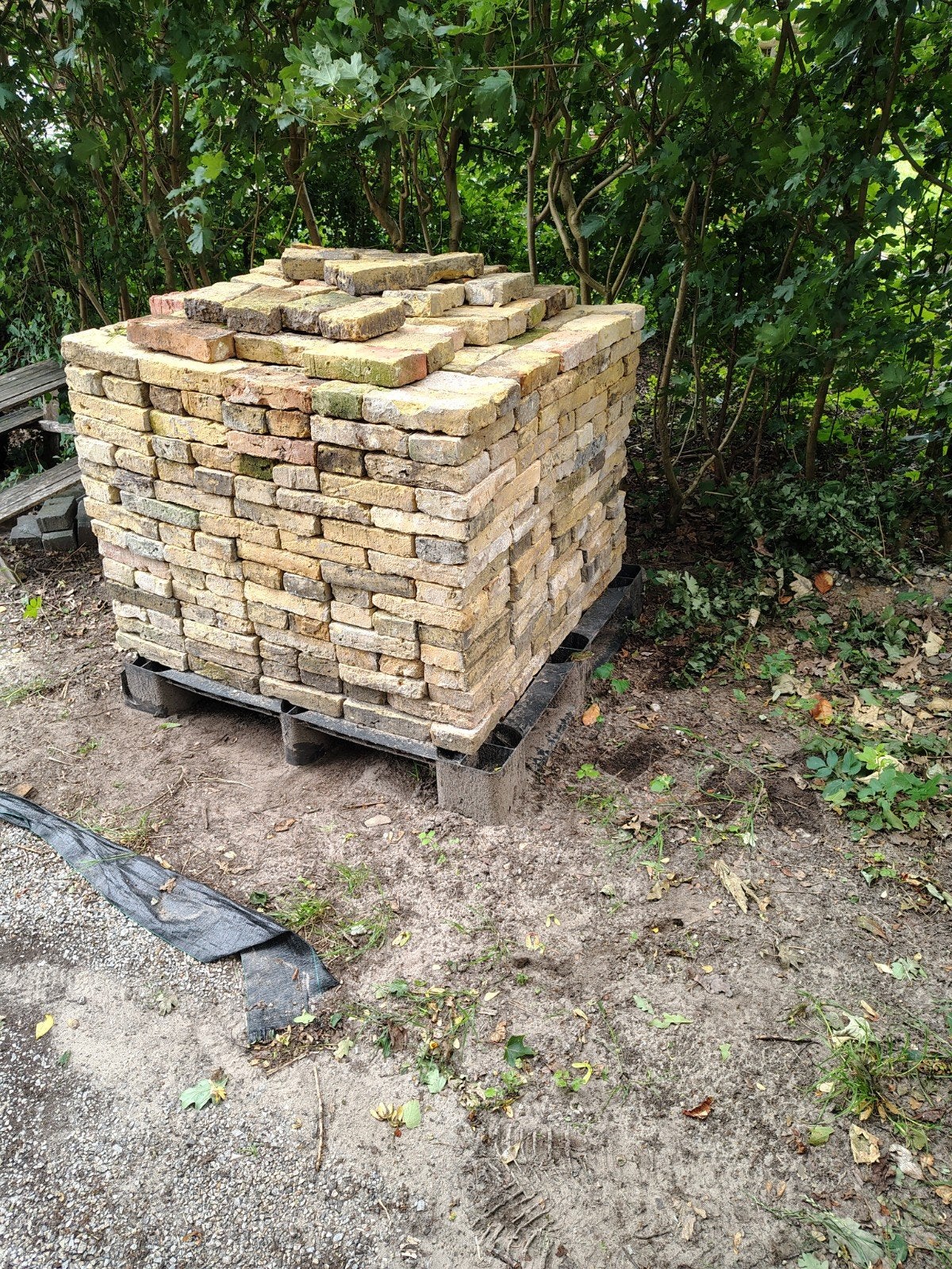 Friese geeltjes, Ophalen, Bakstenen