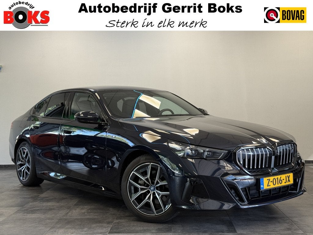 BMW i5 eDrive40 84 kWh Head-Up ACC PDC Trekhaak M-Sport Lede, Auto's, BMW, Achterwielaandrijving, Gebruikt, 83 kWh, Sedan