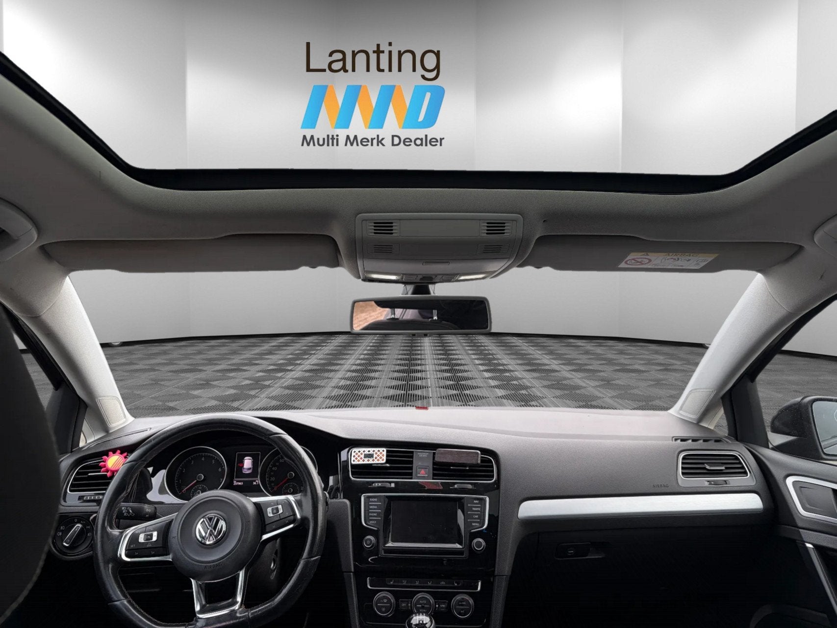 Volkswagen Golf 1.2 TSI Business Edition R Connected pano, Voorwielaandrijving, Stof, Gebruikt, 4 cilinders