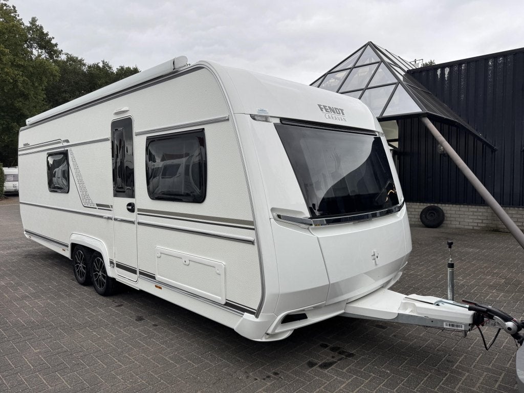 Fendt Tendenza 650 SFD 2025 | Luifel | Schotel | Queensbed, Caravans en Kamperen, Schokbreker, Rondzit, Bedrijf, Overige typen