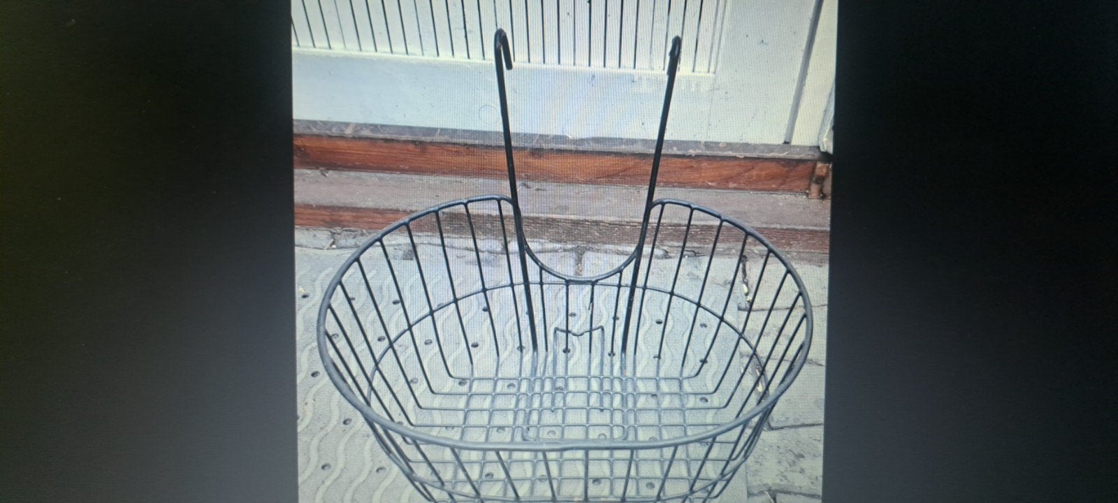 Zwarte metalen fietsmand met stuurbevestiging, Fietsen en Brommers, Onbekend, Stuurbevestiging, Ophalen of Verzenden, Zo goed als nieuw