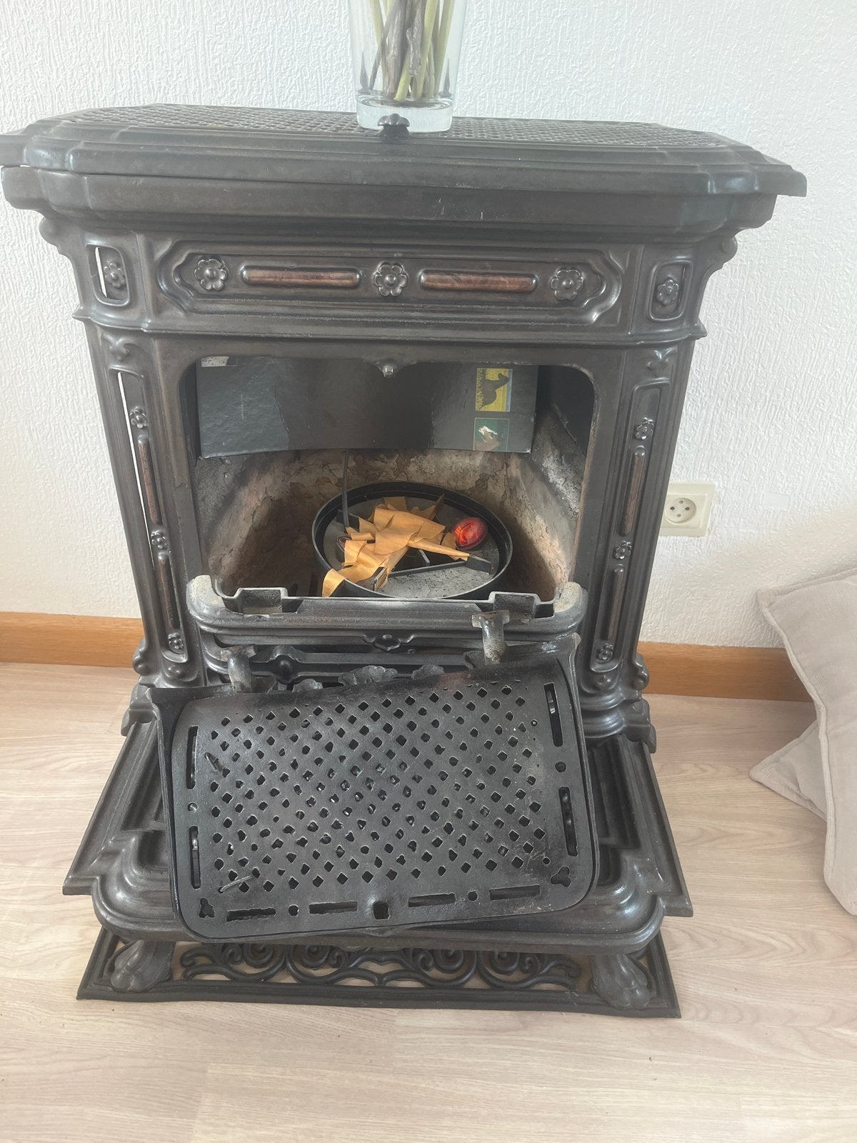 Antieke gietijzeren kachel - Houtkachel, Huis en Inrichting, Kachels, Ophalen, Gebruikt, Houtkachel, Vrijstaand