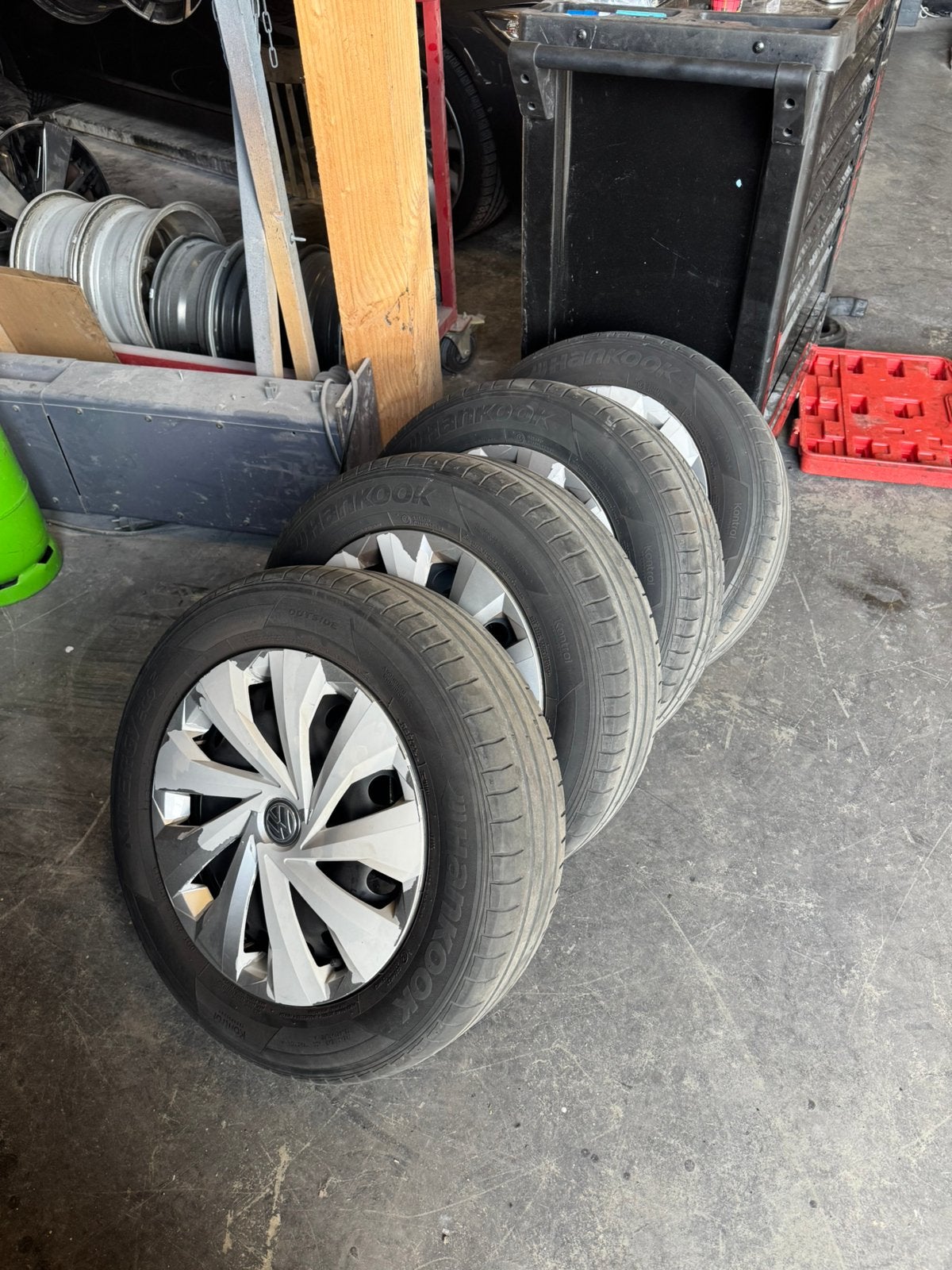 185-65-15 4x polo stalen velgen met velgdop, Ophalen, 15 inch, Velg(en), 185 mm