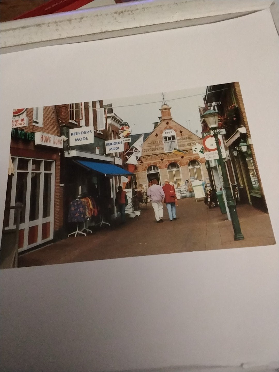 OMMEN. BRUGSTRAAT MET BOEKHANDEL VAN EERTEN, Ophalen of Verzenden, 1940 tot 1960, Overijssel