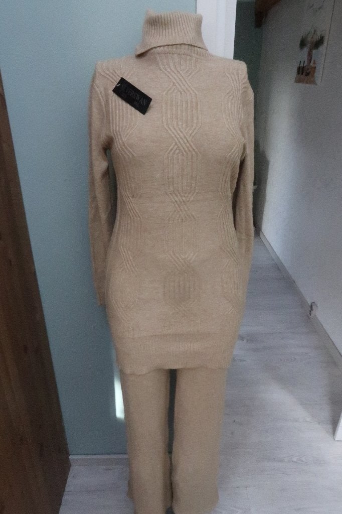Silver Swan prachtig nieuw super zacht pak m/l beige, Maat 38/40 (M), Secret swan, Kostuum of Pak, Beige