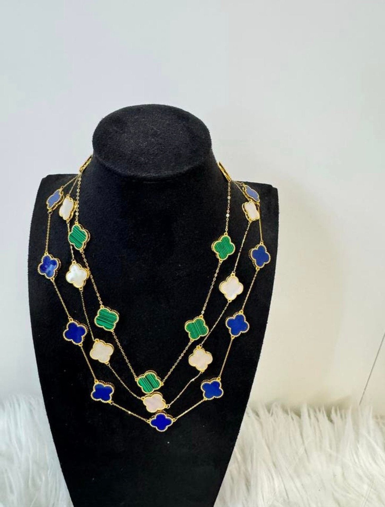 Mooi 10 klaver ketting 18 karaat goud (wit, blauw en groen), Ophalen of Verzenden, Nieuw, Blauw, Goud