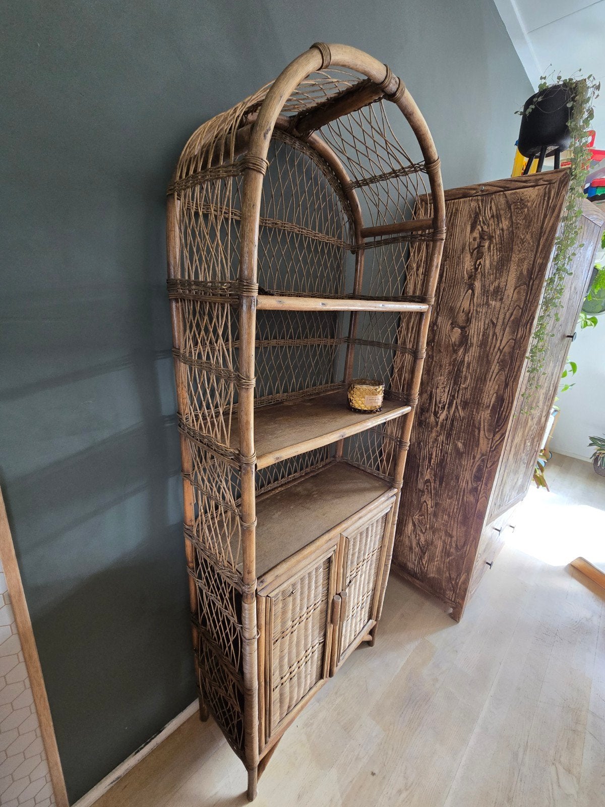 Vintage rotan kast met opbergruimte en planken, Ophalen, Gebruikt