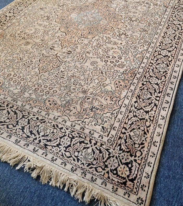zijden Perzisch tapij 220x150  vloerkleed Iran, Huis en Inrichting, Stoffering | Tapijten en Kleden, Vintage, Klassiek, Perzisch