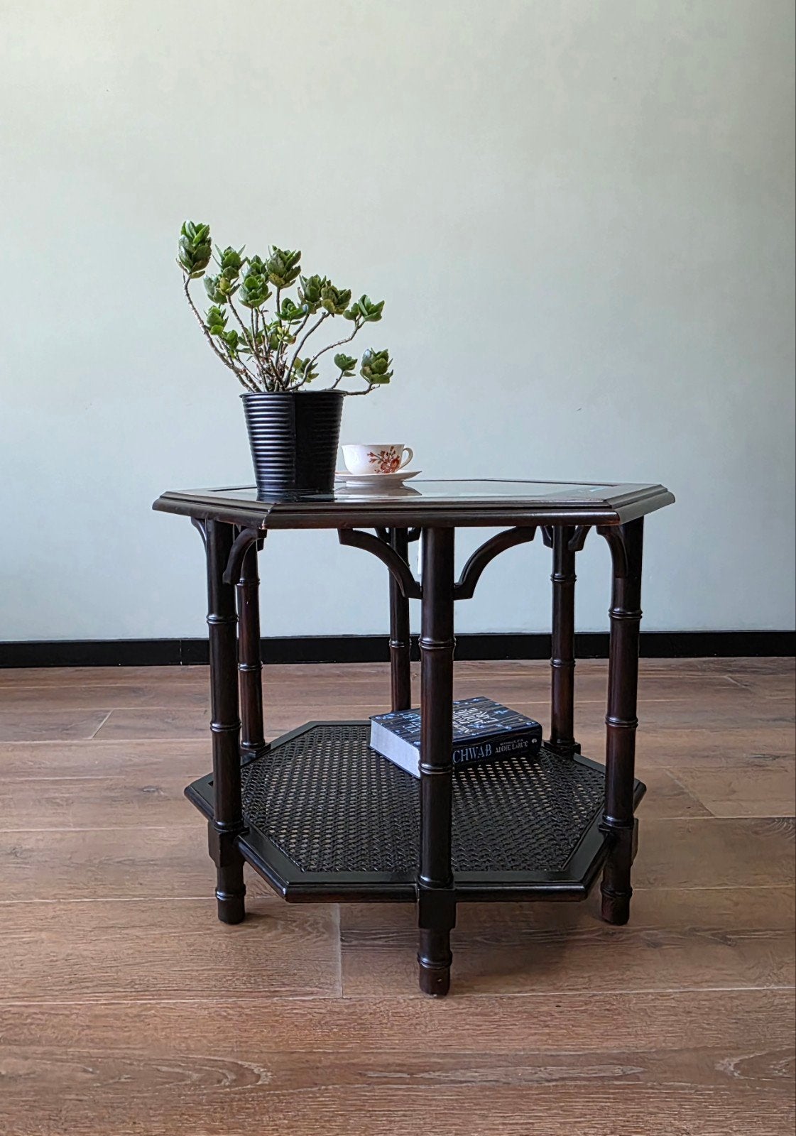 Vintage Faux Bamboo Hollywood Regency bijzetafel, 45 tot 60 cm, Zo goed als nieuw, Hollywood Regency, Chinoiserie, Overige vormen
