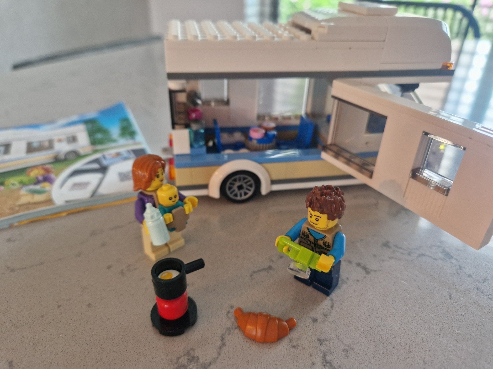 LEGO City 60283 Vakantie Camper met Figuren en Accessoires, Ophalen of Verzenden, Zo goed als nieuw, Overige merken