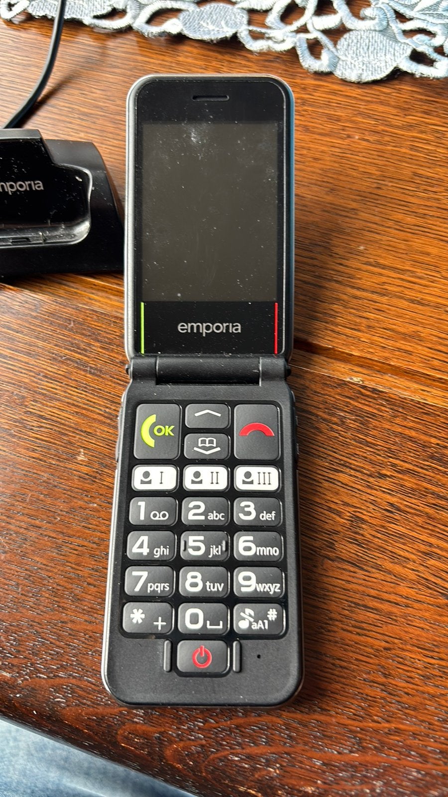 Emporia Klaptelefoon met Oplaadstation - Ideaal voor Seniore, Telecommunicatie, Mobiele telefoons | Overige merken, Inklapmodel