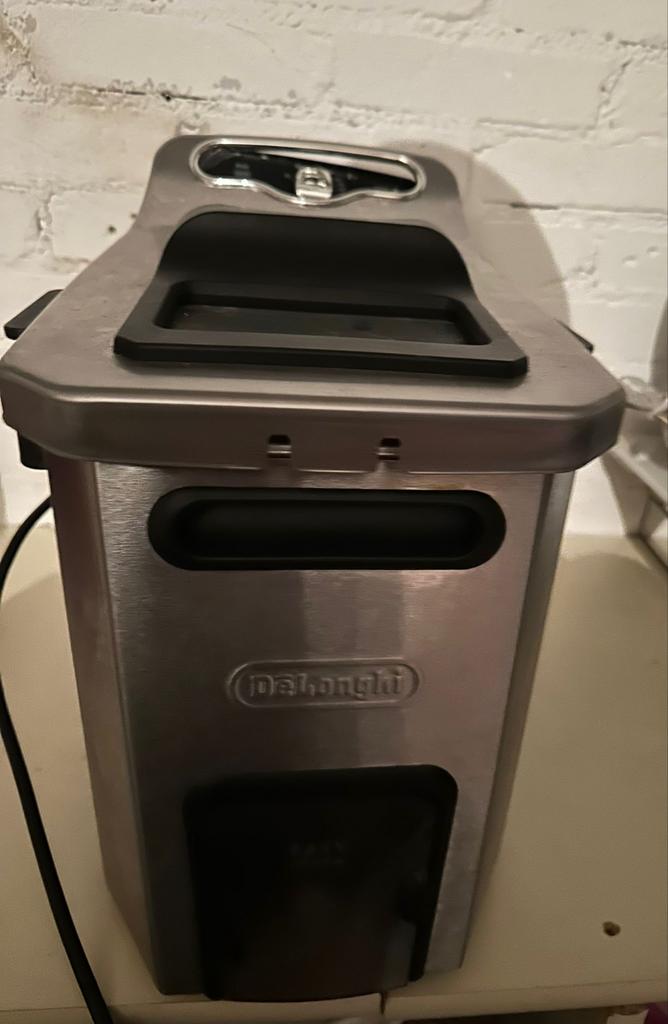 Frituurpan Delonghi, 3 tot 4 liter, Ophalen, Gebruikt, Uitneembare binnenpan