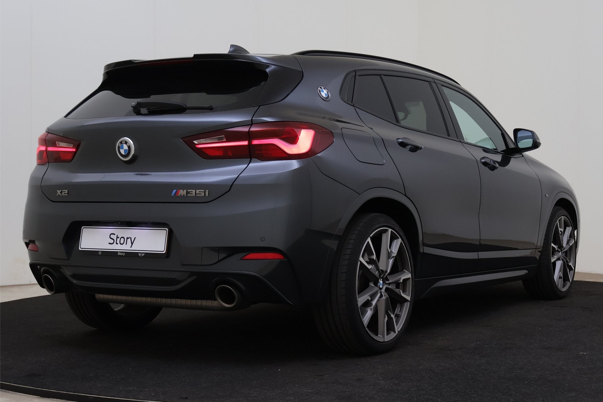 BMW X2 M35i Automaat / Panoramadak / Sportstoelen / Head-Up, Gebruikt, 4 cilinders, Bedrijf, Vierwielaandrijving
