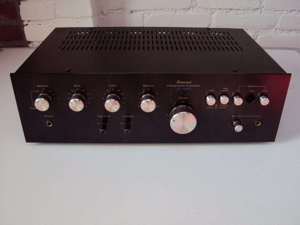 Sansui AU-3900.   Goed de tekst lezen .