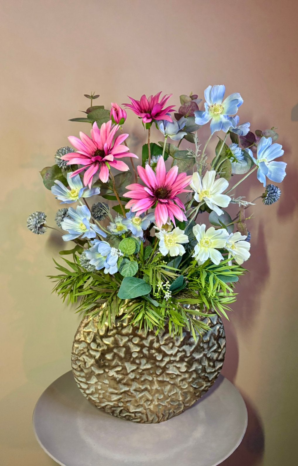 Zijden bloemen boeket + goudkleurige vaas - Countryfield