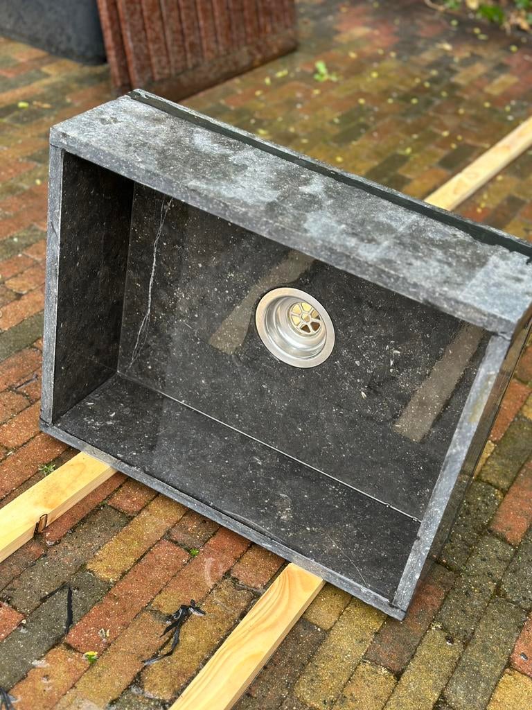 Belgisch hardstenen spoelbak nog in zeer goede staat., Ophalen, 50 tot 100 cm, Zo goed als nieuw, Minder dan 100 cm