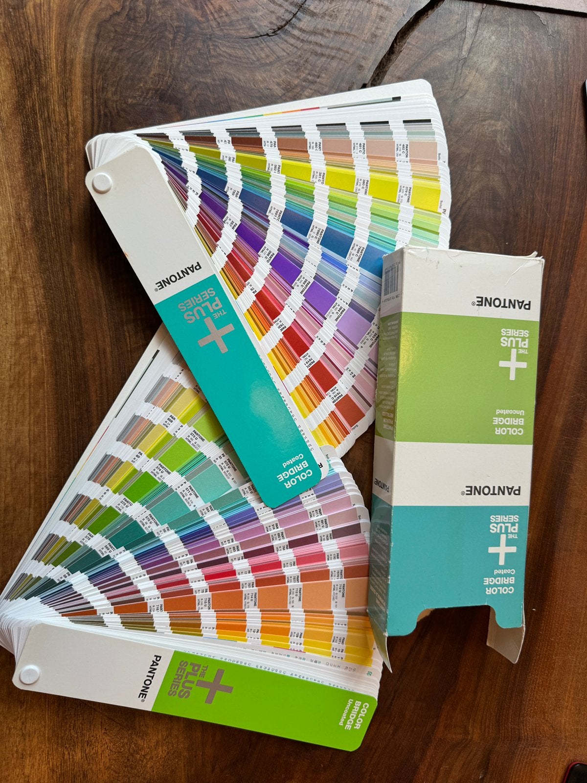 Pantone kleurenwaaiers - 2 stuks (coated / uncoated)), Ophalen of Verzenden, Zo goed als nieuw, Boek of Gids