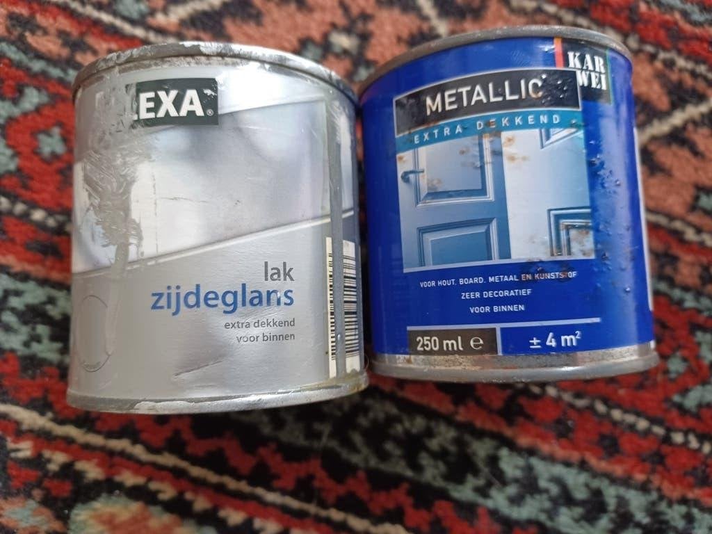 2 blikken verf: zijdeglans lak en metallic verf (250 ml), Ophalen of Verzenden, Zo goed als nieuw, Overige typen