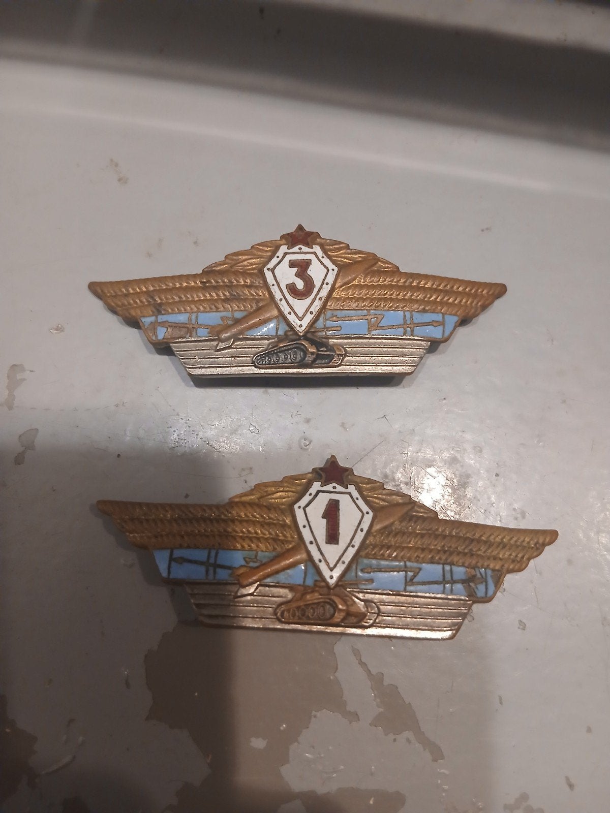 sovjet borst badges tanktroepen 1 en 3e klasse, Ophalen of Verzenden