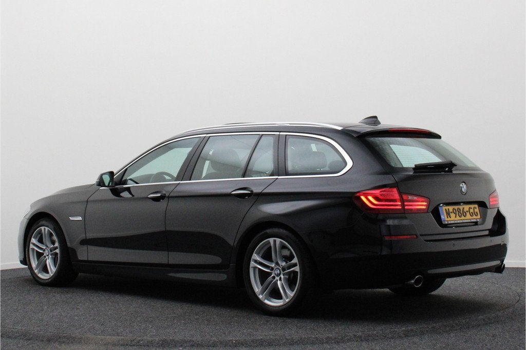 BMW 5 Serie Touring 535i Luxury Edition Panoramadak, Camera,, Achterwielaandrijving, 2000 kg, Leder, Geïmporteerd