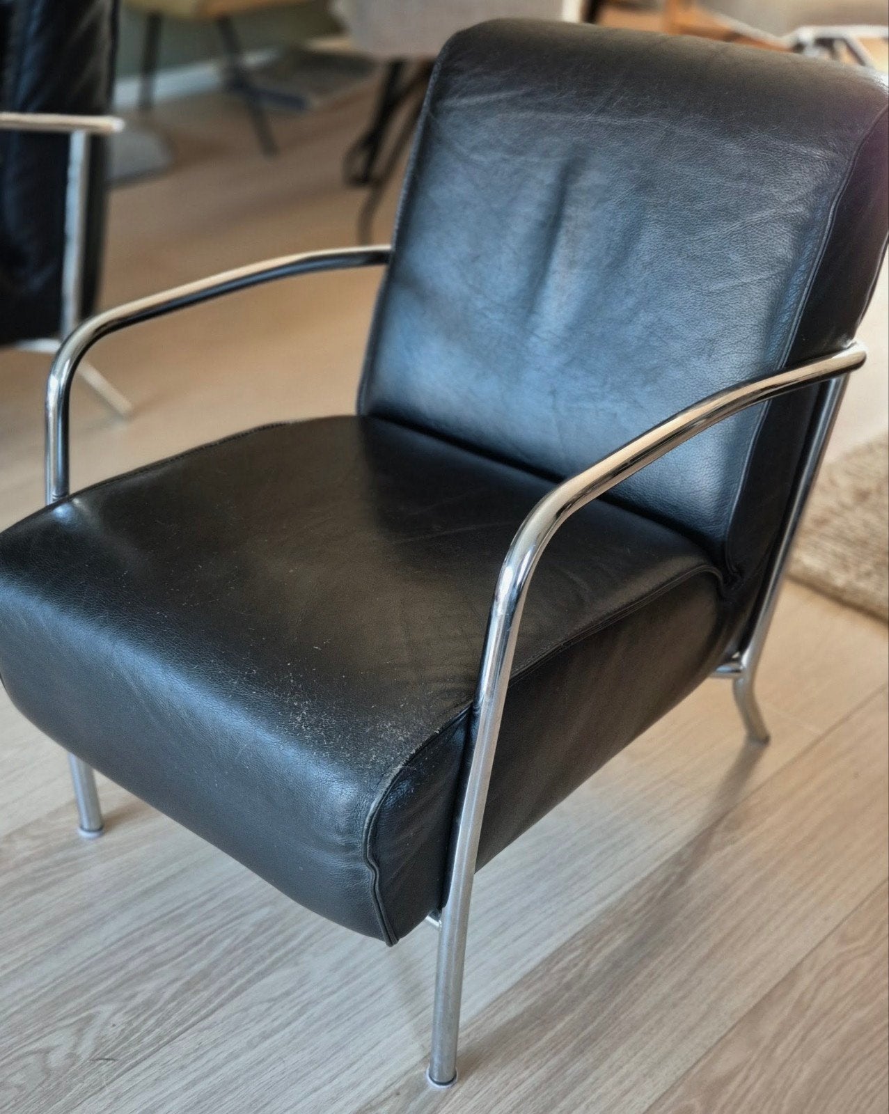 Zwarte leren fauteuil met chromen frame, Ophalen, Gebruikt, Modern, Industrieel, 75 tot 100 cm