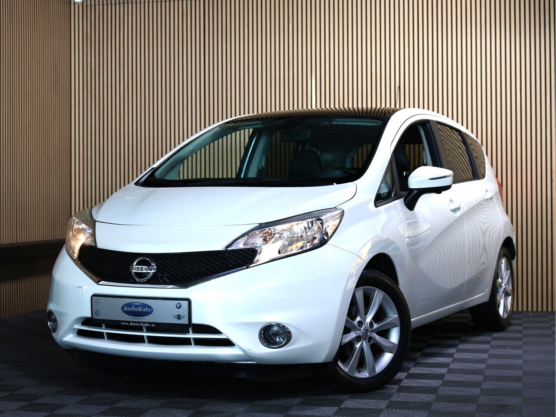 Nissan Note 1.2 DIG-S Connect AUTOM CLIMA NAVI PANO CAMERA C, Auto's, Nissan, Gebruikt, Zwart, Wit, 98 pk