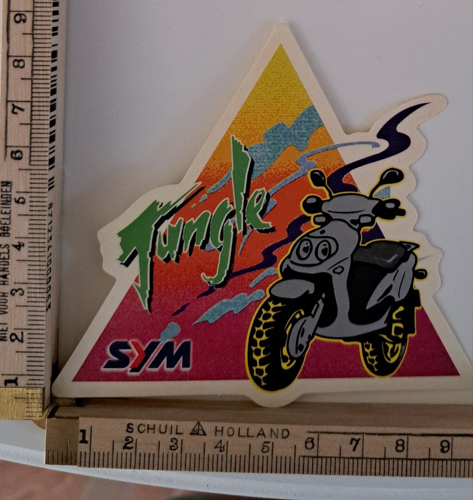Vintage Sticker Sym Jungle 50 cc scooter logo merk, Ophalen of Verzenden, Zo goed als nieuw