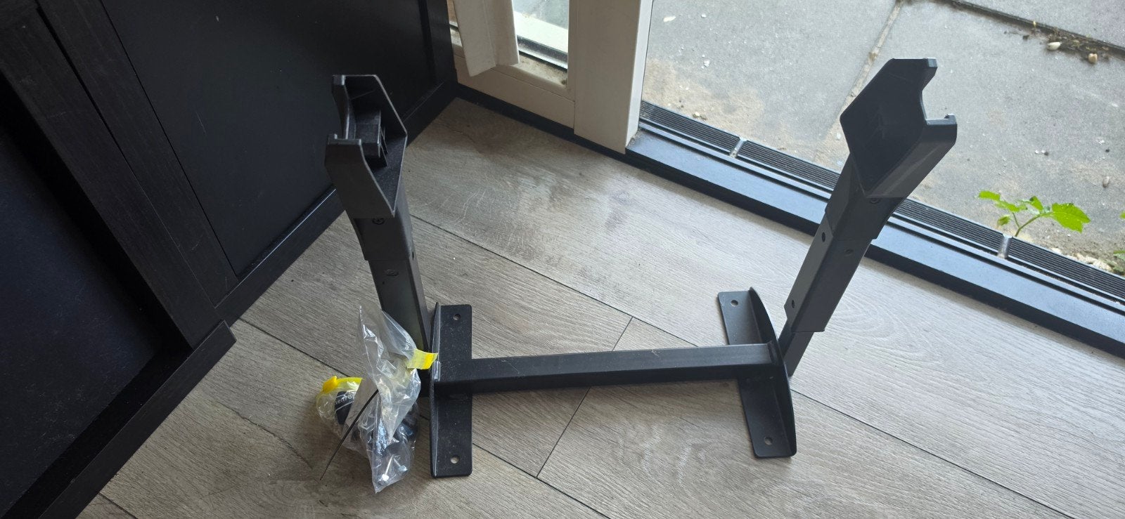 Zwarte metalen standaard voor maxi-cosi, Ophalen, Zo goed als nieuw, 1 kind
